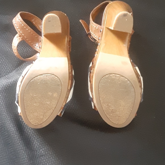 Jessica Simpson:  sailors striped wood heals - Picture 4 of 7